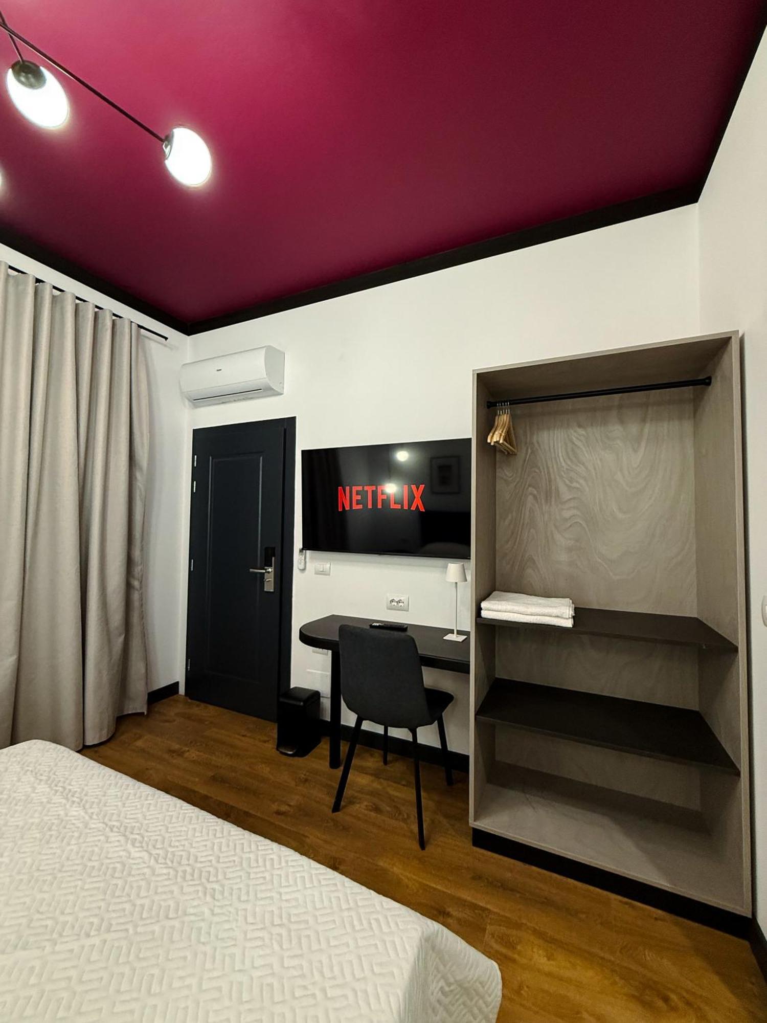 Апартаменти Tirana Days Free Parking Номер фото